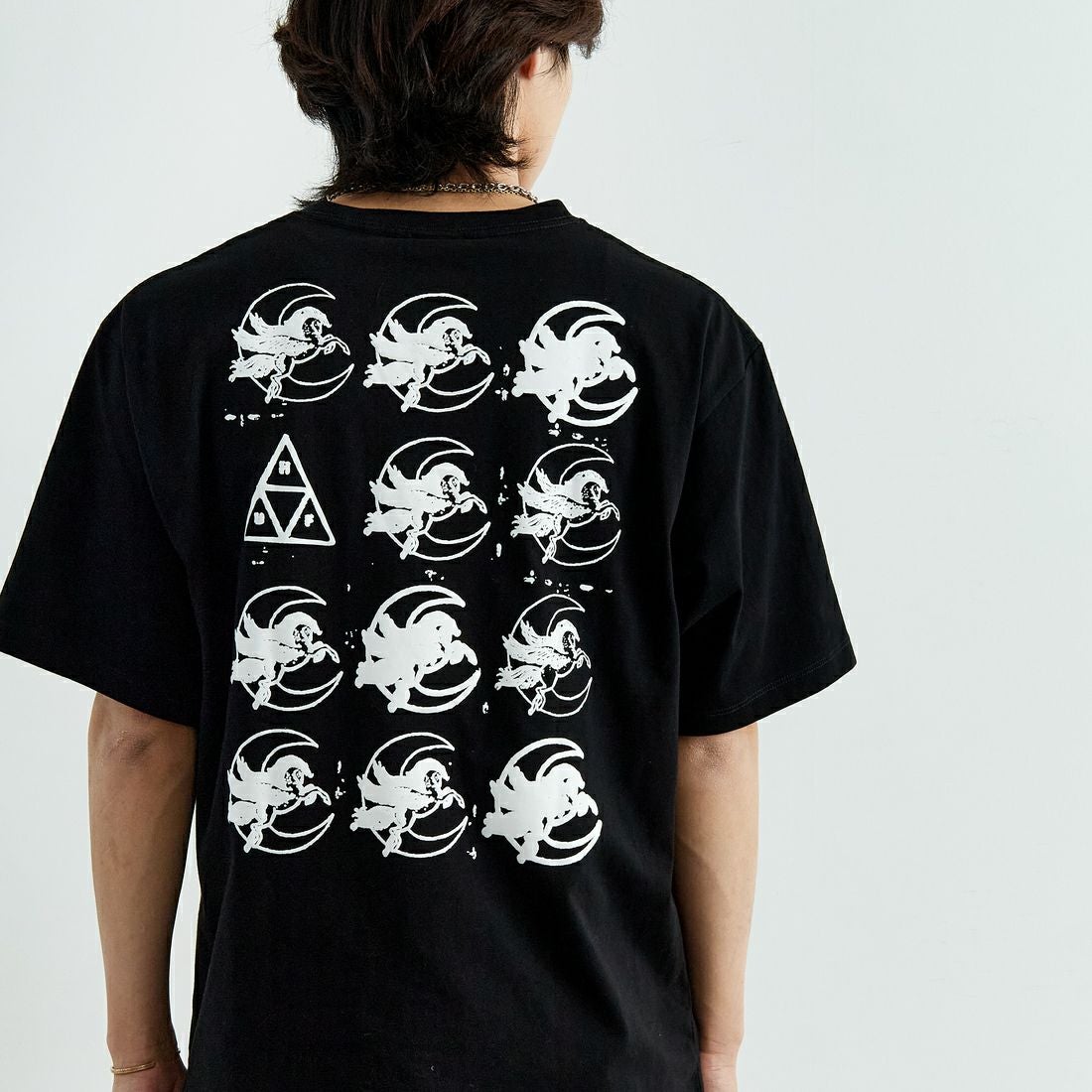 HUF [ハフ] ペガサス ショートスリーブTシャツ [TS02399] BLACK &&モデル身長：179cm 着用サイズ：L&&