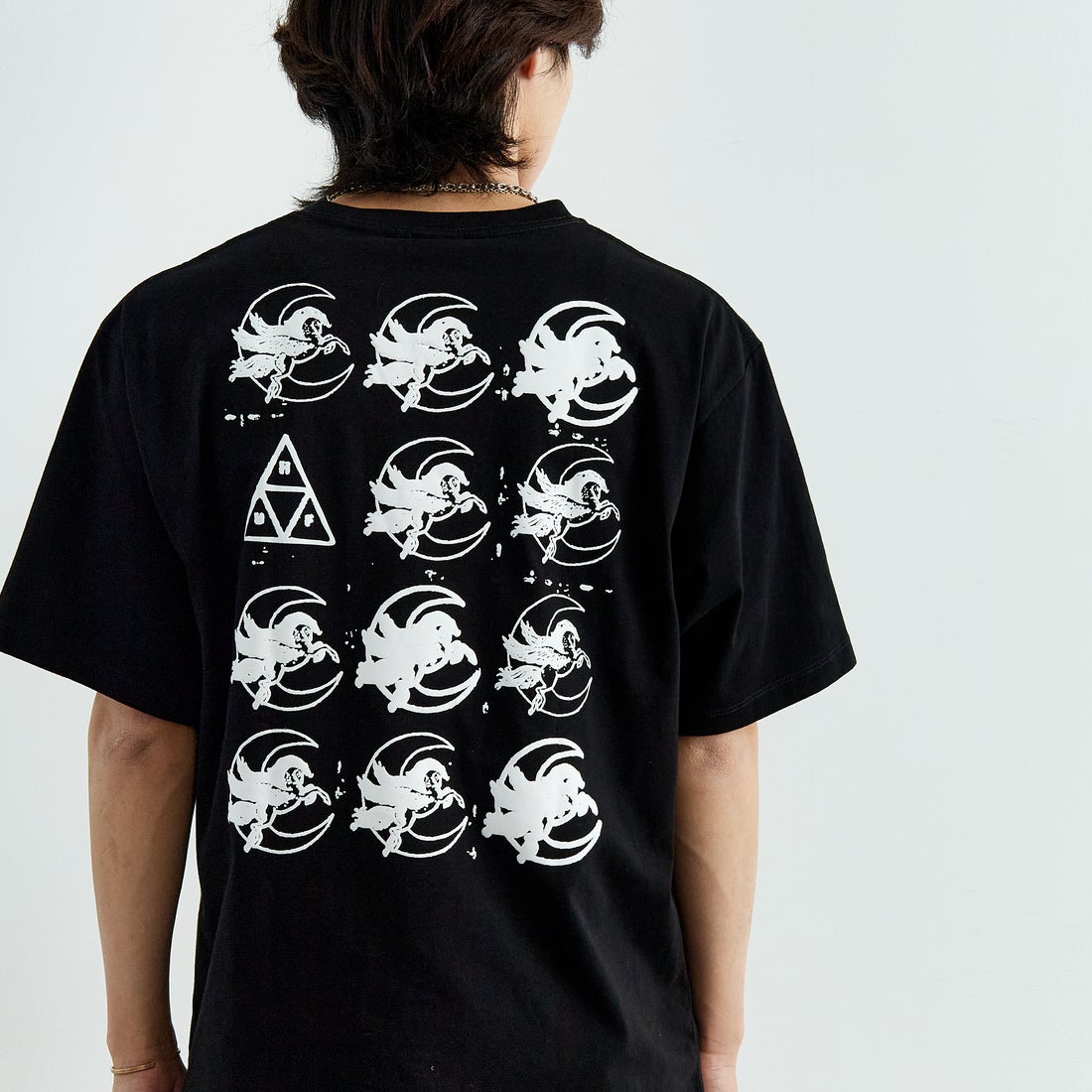 HUF [ハフ] ペガサス ショートスリーブTシャツ [TS02399] BLACK &&モデル身長：179cm 着用サイズ：L&&
