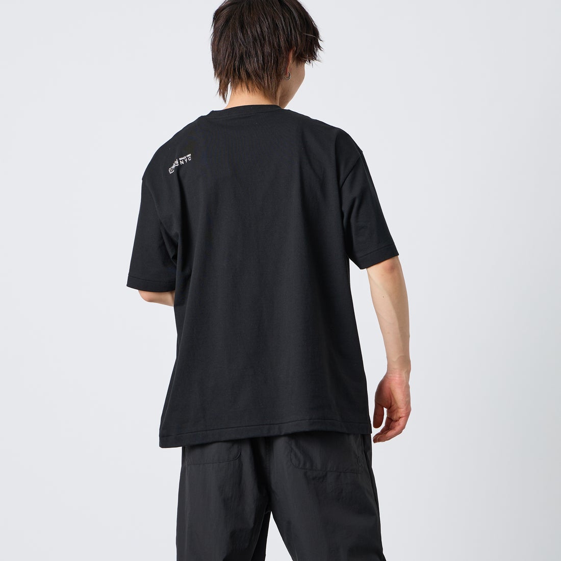 MANHATTAN PORTAGE [マンハッタンポーテージ] スカイラインロゴ ショートスリーブポケットTシャツ [MP-M611] BLACK &&モデル身長：177cm 着用サイズ：XL&&