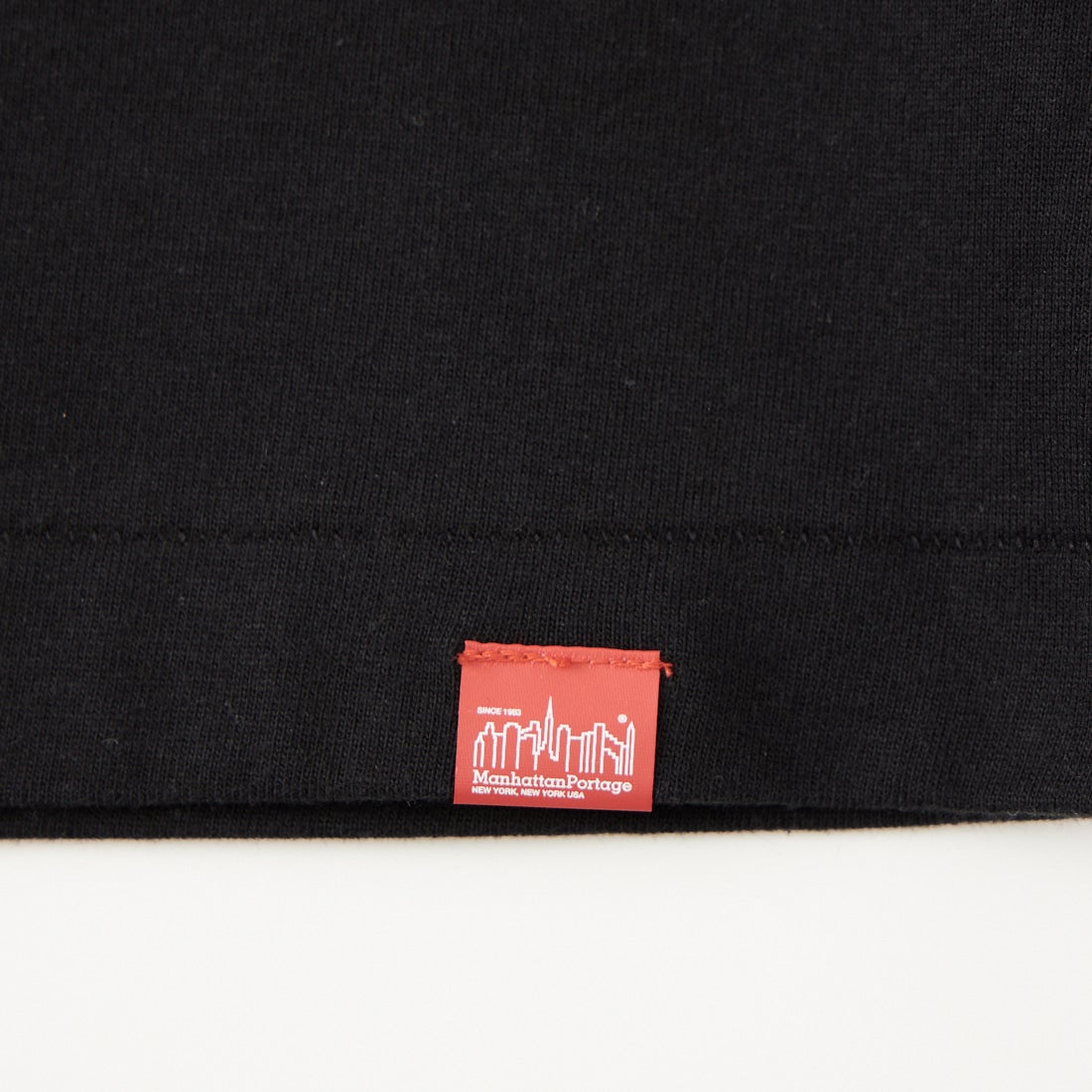 MANHATTAN PORTAGE [マンハッタンポーテージ] スカイラインロゴ ショートスリーブポケットTシャツ [MP-M611] BLACK