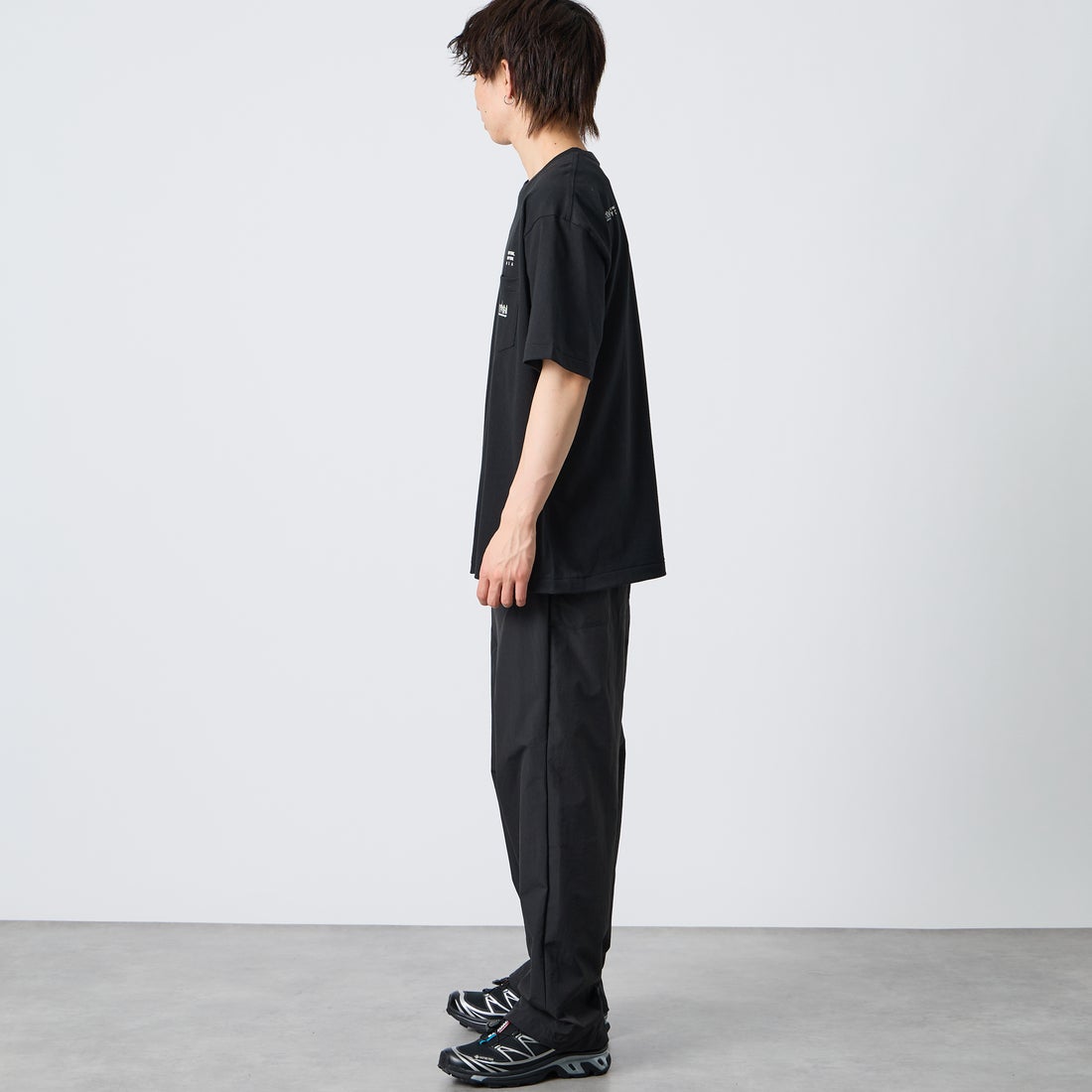 MANHATTAN PORTAGE [マンハッタンポーテージ] スカイラインロゴ ショートスリーブポケットTシャツ [MP-M611] BLACK &&モデル身長：177cm 着用サイズ：XL&&