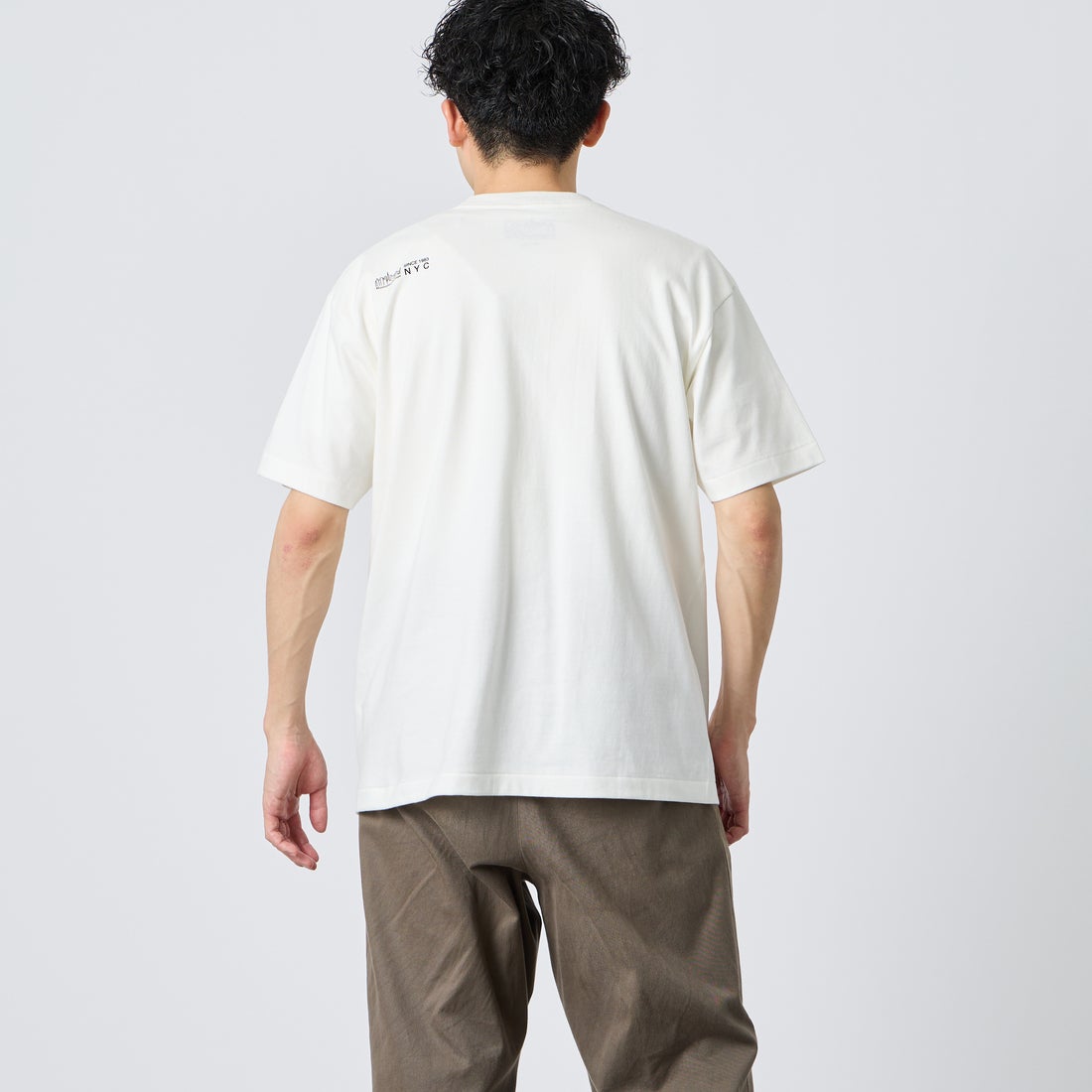 MANHATTAN PORTAGE [マンハッタンポーテージ] スカイラインロゴ ショートスリーブポケットTシャツ [MP-M611] WHITE &&モデル身長：167cm 着用サイズ：M&&