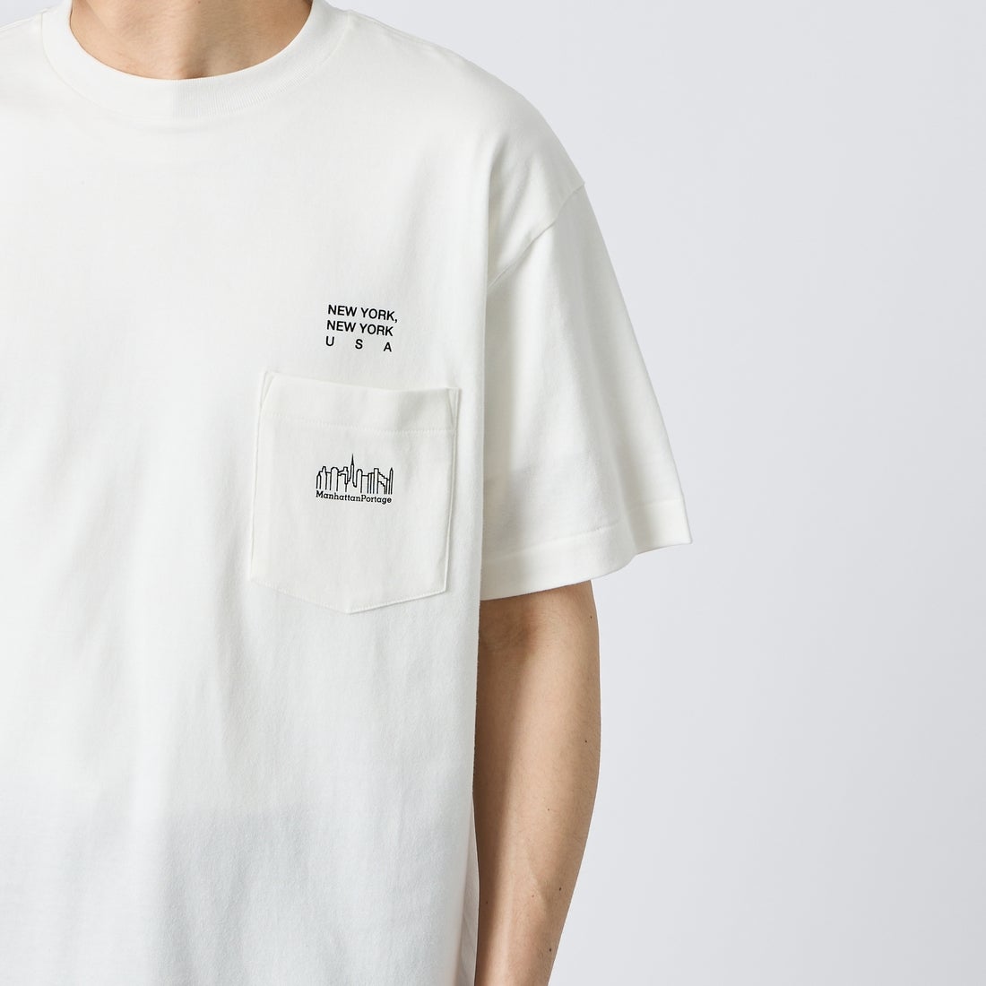 MANHATTAN PORTAGE [マンハッタンポーテージ] スカイラインロゴ ショートスリーブポケットTシャツ [MP-M611] WHITE &&モデル身長：167cm 着用サイズ：M&&
