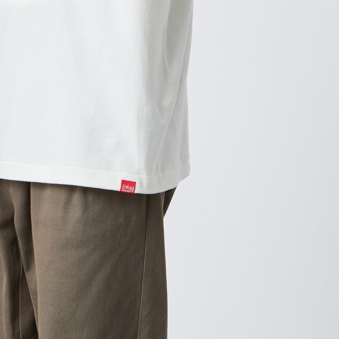 MANHATTAN PORTAGE [マンハッタンポーテージ] スカイラインロゴ ショートスリーブポケットTシャツ [MP-M611] WHITE &&モデル身長：167cm 着用サイズ：M&&