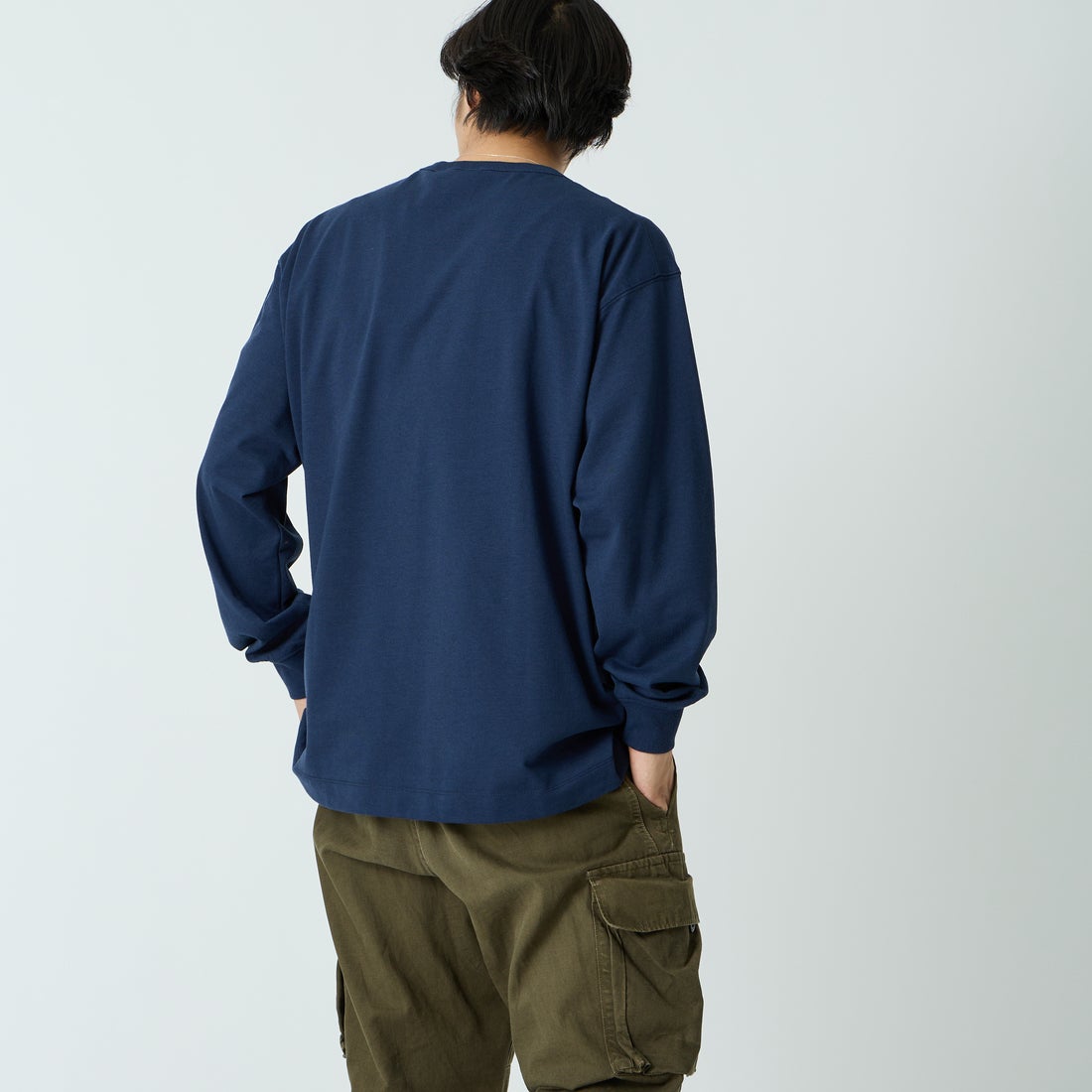 NANGA [ナンガ] エコハイブリッド ボックスロゴ刺繍Tシャツ [NW2411-1G803] D.NVY &&モデル身長：179cm 着用サイズ：L&&