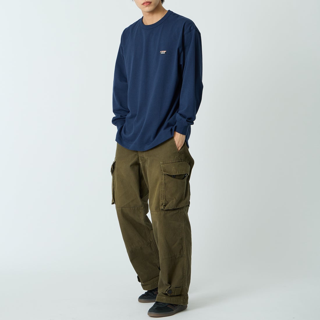 NANGA [ナンガ] エコハイブリッド ボックスロゴ刺繍Tシャツ [NW2411-1G803] D.NVY &&モデル身長：179cm 着用サイズ：L&&コハイブリッド ボックスロゴ刺繍Tシャツ [NW2411-1G803] D.NVY