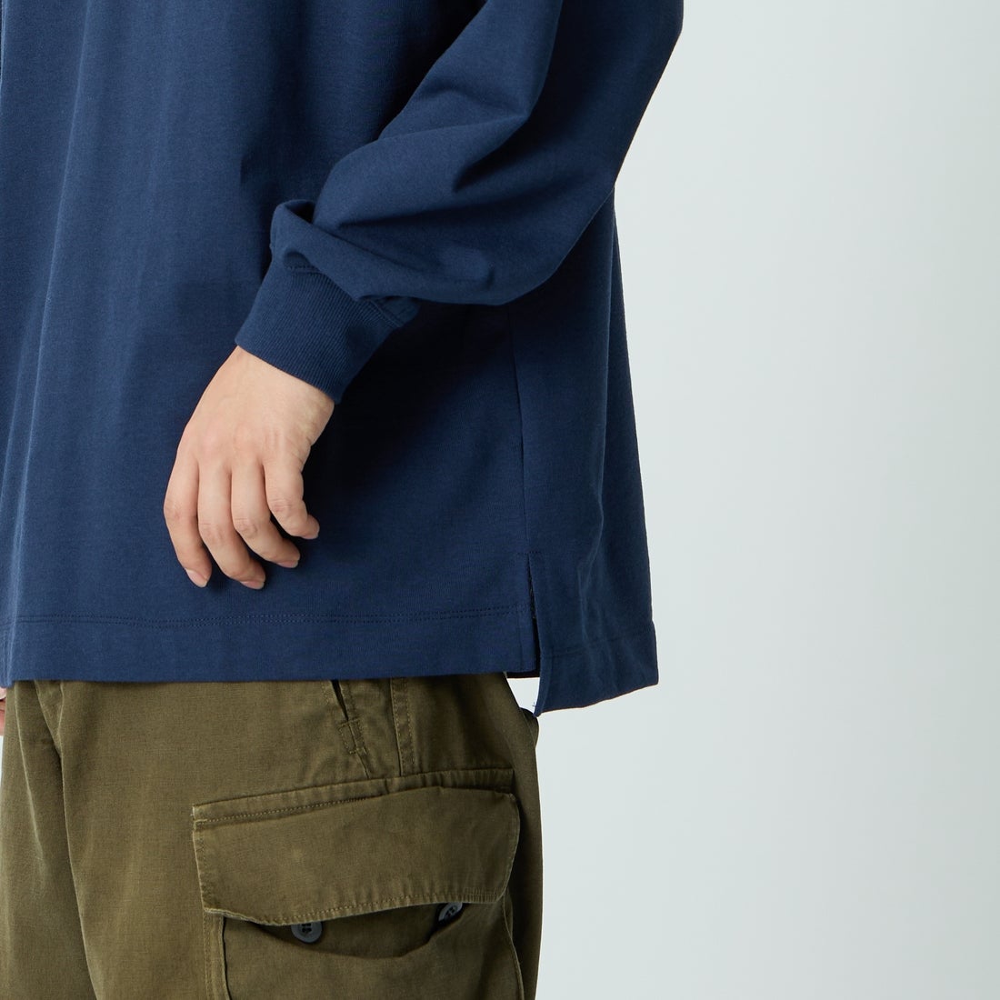 NANGA [ナンガ] エコハイブリッド ボックスロゴ刺繍Tシャツ [NW2411-1G803] D.NVY &&モデル身長：179cm 着用サイズ：L&&