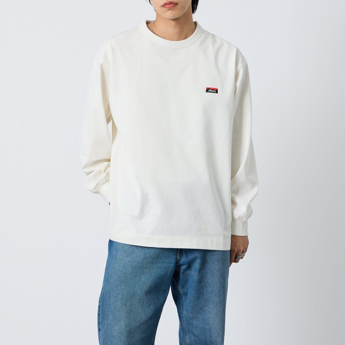 NANGA [ナンガ] エコハイブリッド ボックスロゴ刺繍Tシャツ [NW2411-1G803] WHT &&モデル身長：179cm 着用サイズ：L&&