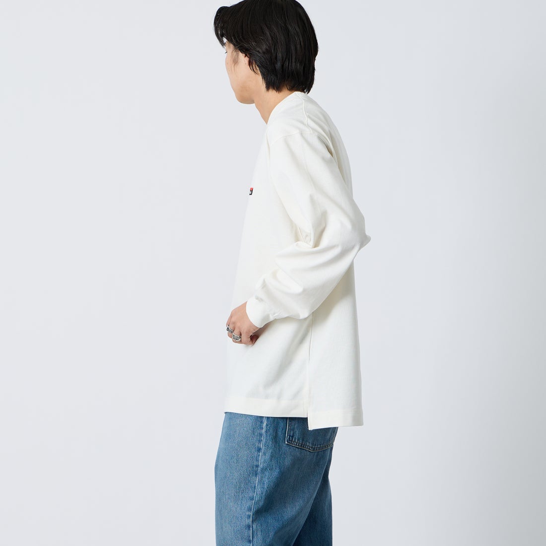NANGA [ナンガ] エコハイブリッド ボックスロゴ刺繍Tシャツ [NW2411-1G803] WHT &&モデル身長：179cm 着用サイズ：L&&
