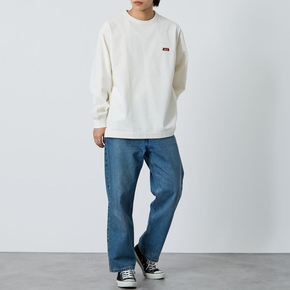 NANGA [ナンガ] エコハイブリッド ボックスロゴ刺繍Tシャツ [NW2411-1G803] WHT &&モデル身長：179cm 着用サイズ：L&&