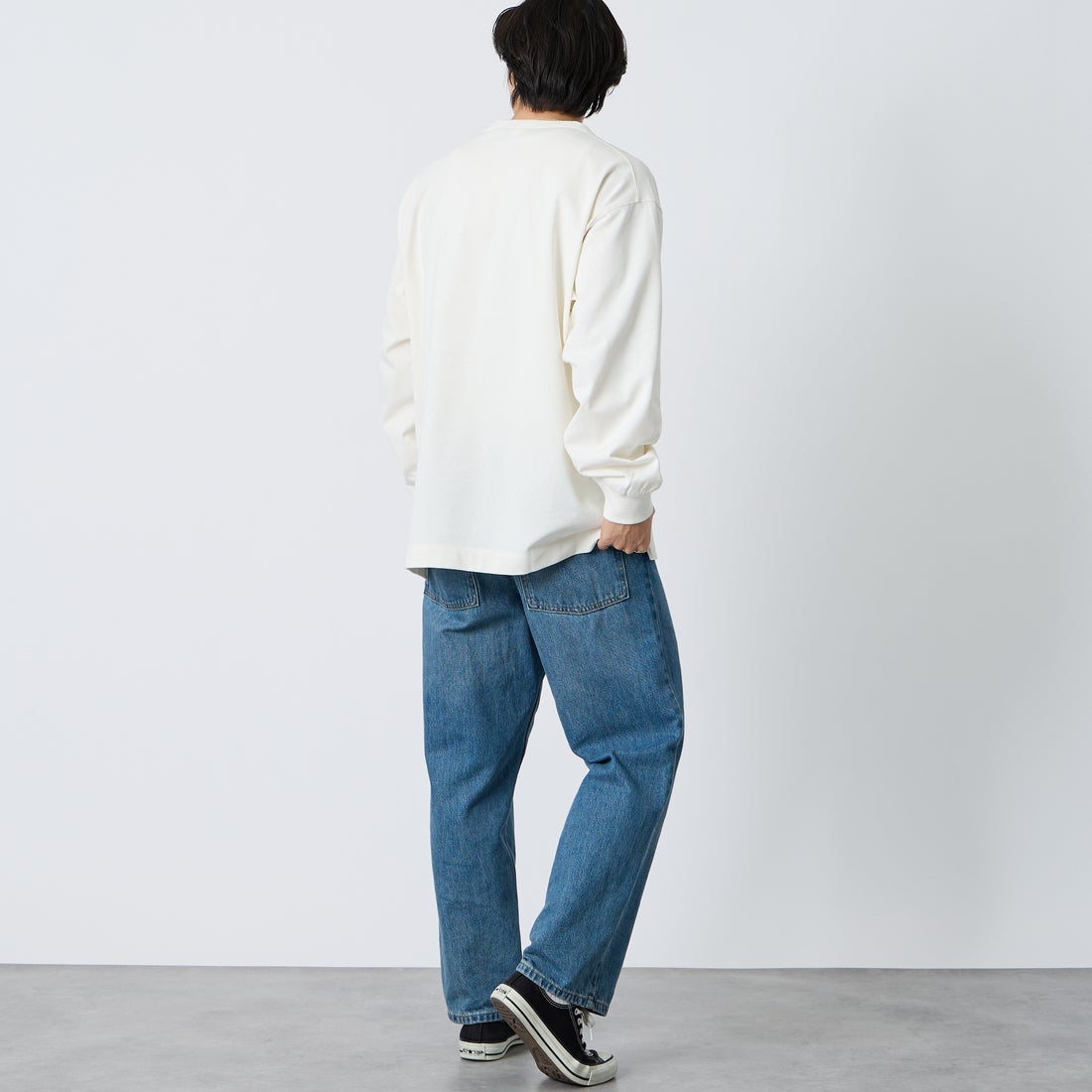 NANGA [ナンガ] エコハイブリッド ボックスロゴ刺繍Tシャツ [NW2411-1G803] WHT &&モデル身長：179cm 着用サイズ：L&&