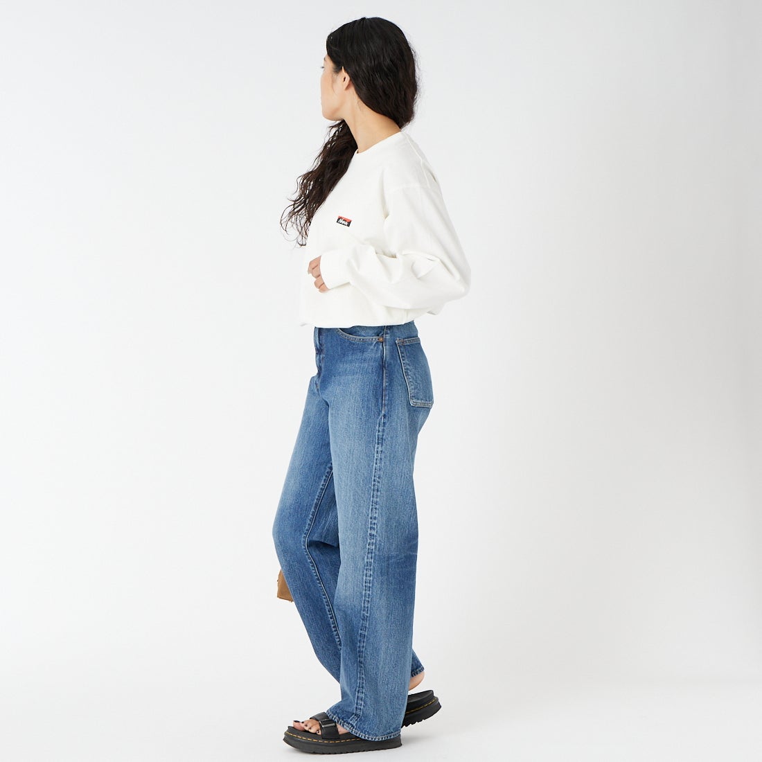 NANGA [ナンガ] エコハイブリッド ボックスロゴ刺繍Tシャツ [NW2411-1G803] WHT &&モデル身長：162cm 着用サイズ：S&&