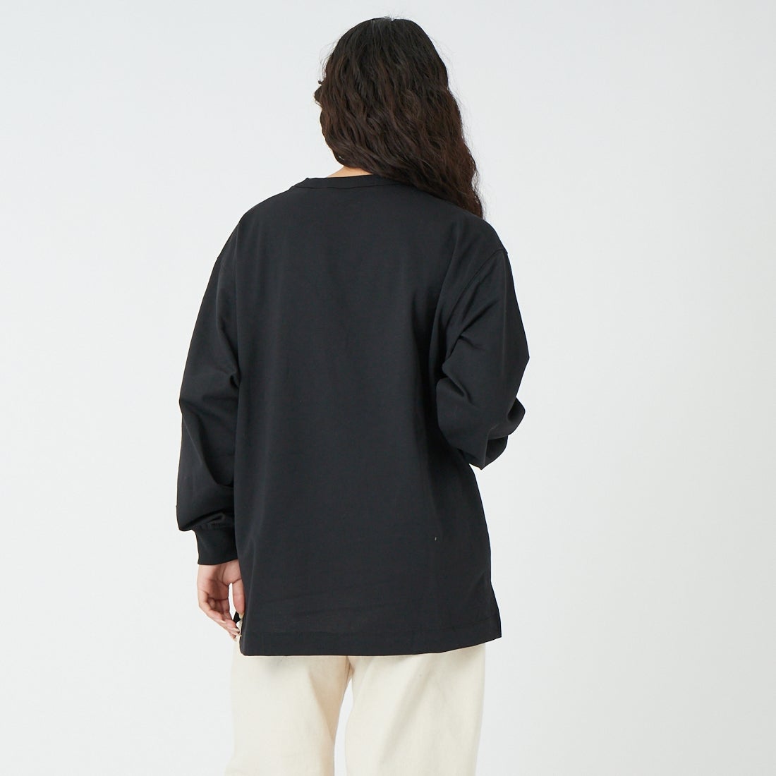 NANGA [ナンガ] エコハイブリッド ボックスロゴ刺繍Tシャツ [NW2411-1G803] BLK &&モデル身長：162cm 着用サイズ：S&&