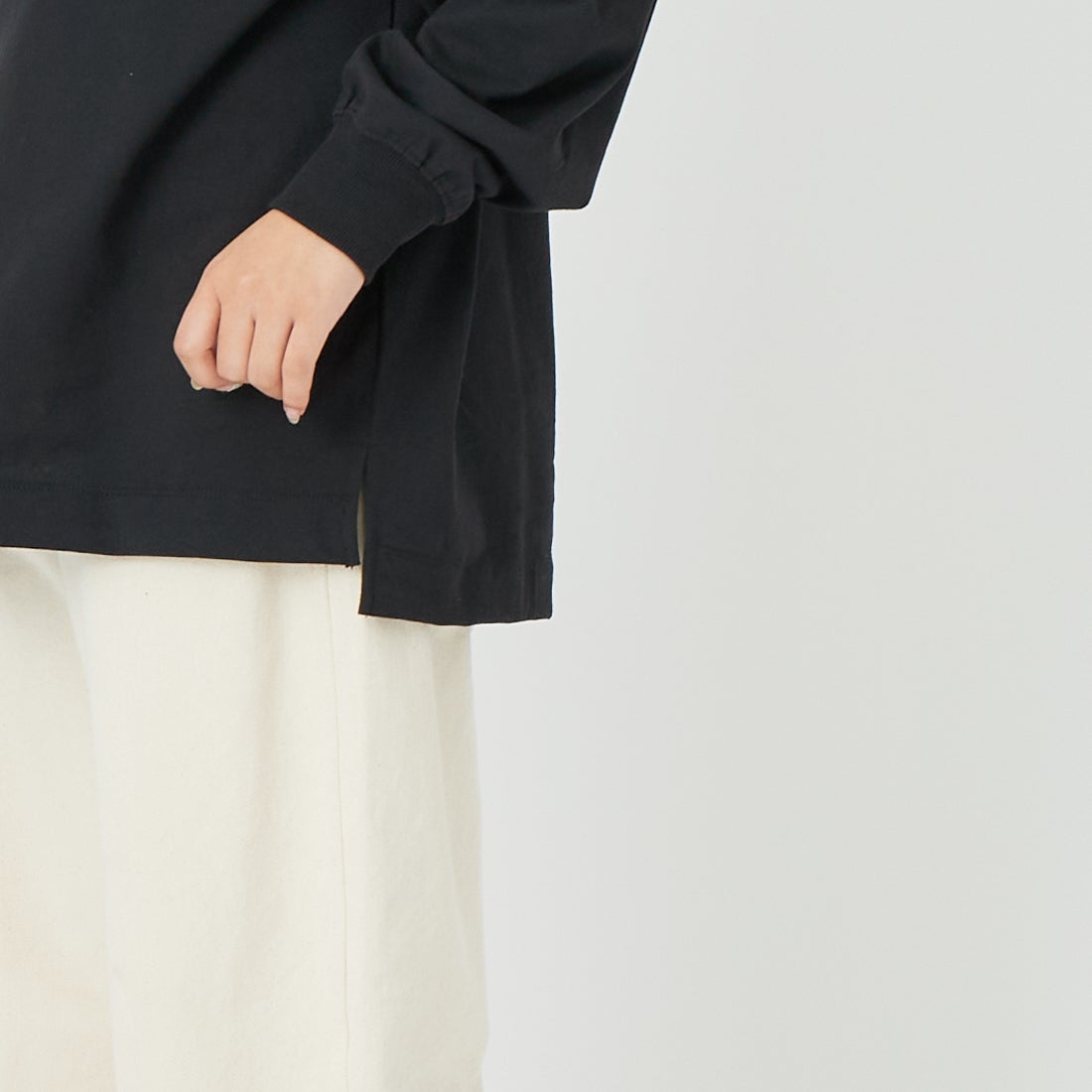 NANGA [ナンガ] エコハイブリッド ボックスロゴ刺繍Tシャツ [NW2411-1G803] BLK &&モデル身長：162cm 着用サイズ：S&&