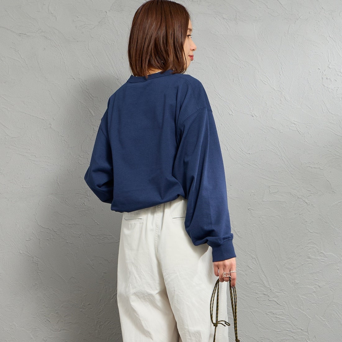 NANGA [ナンガ] エコハイブリッド ボックスロゴ刺繍Tシャツ [NW2411-1G803] WHT &&モデル身長：159cm 着用サイズ：S&&