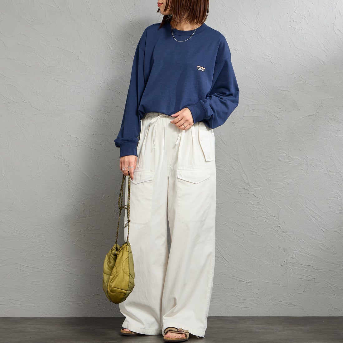 NANGA [ナンガ] エコハイブリッド ボックスロゴ刺繍Tシャツ [NW2411-1G803] WHT &&モデル身長：159cm 着用サイズ：S&&