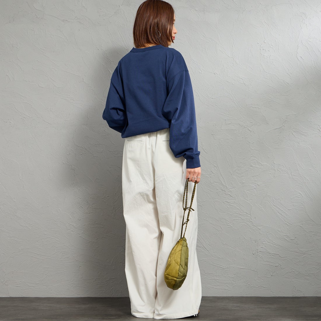 NANGA [ナンガ] エコハイブリッド ボックスロゴ刺繍Tシャツ [NW2411-1G803] WHT &&モデル身長：159cm 着用サイズ：S&&