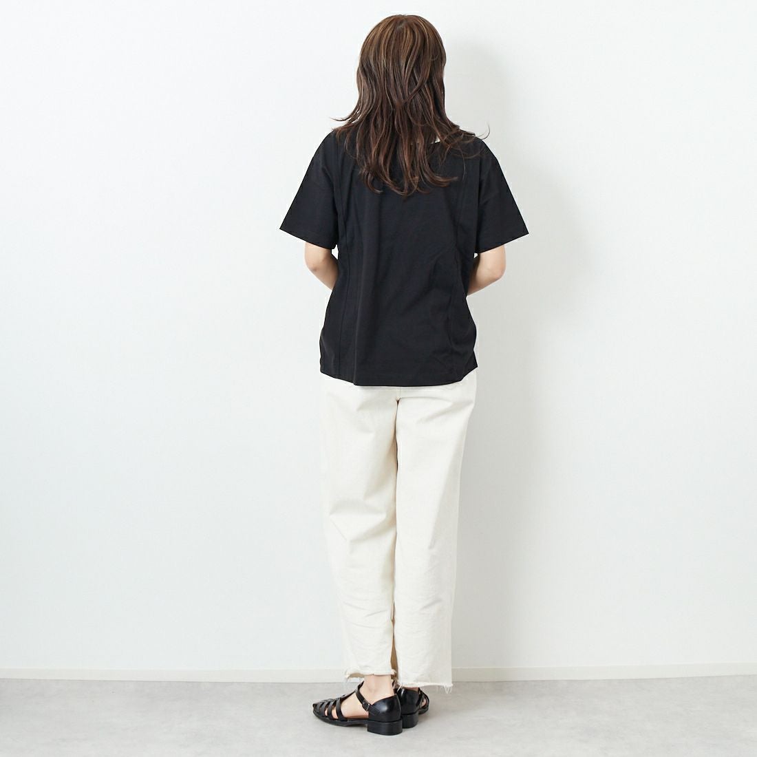 Maison de L'allure [メゾン ドゥ ラリュール] ラインストーンロゴTシャツ [M25112018] 09 BLACK &&モデル身長：167cm 着用サイズ：F&&