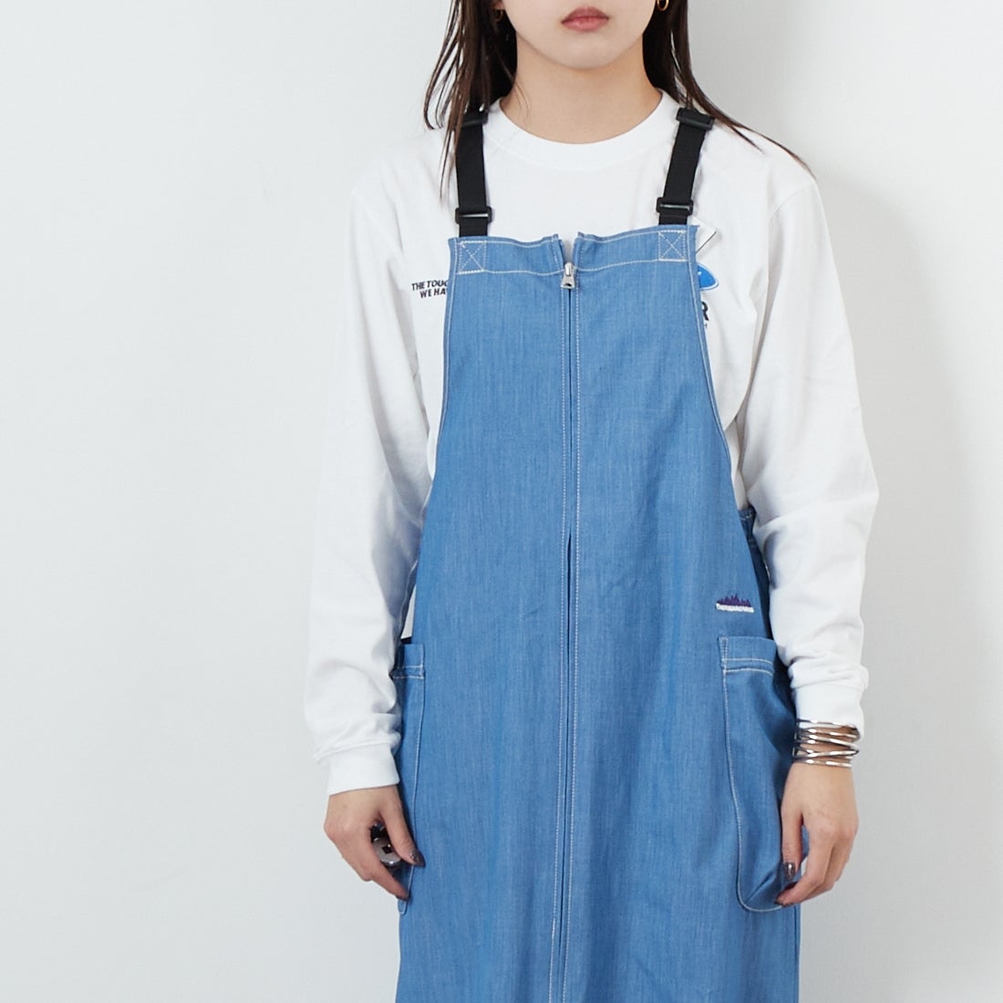 THOUSAND MILE [サウザンド マイル] フロントジップ サロペットワンピース [TM251TD00342] LT.BLUE &&モデル身長：167cm 着用サイズ：F&&