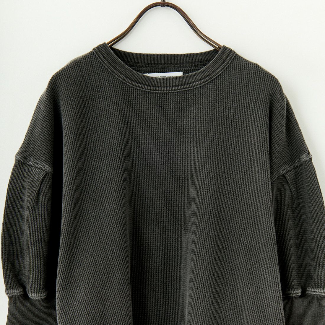 ESTROISLOSE [エストゥロワルーズ] ワッフルピグメント加工 プルオーバー [EC25110] 88 CHARCOA