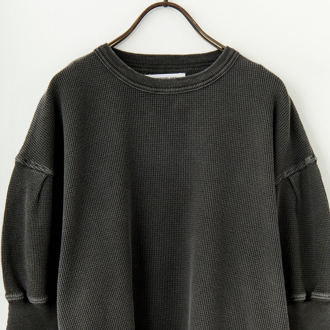 ESTROISLOSE [エストゥロワルーズ] ワッフルピグメント加工 プルオーバー [EC25110] 88 CHARCOA