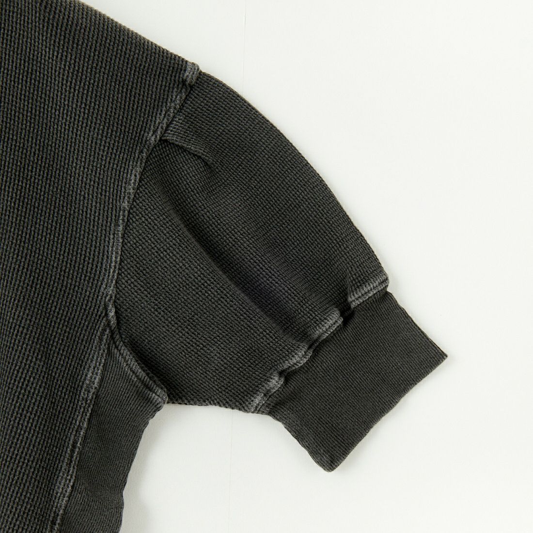 ESTROISLOSE [エストゥロワルーズ] ワッフルピグメント加工 プルオーバー [EC25110] 88 CHARCOA