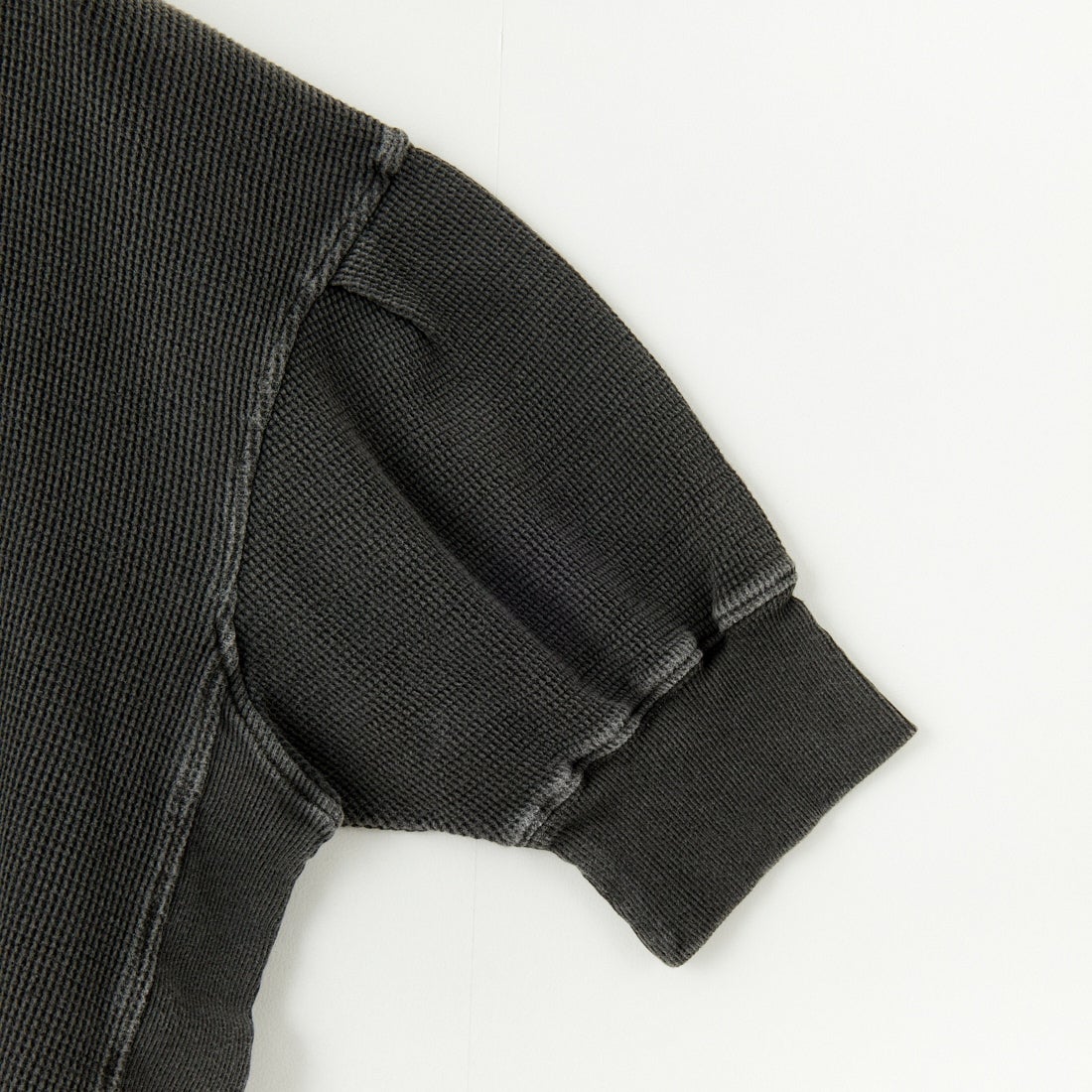ESTROISLOSE [エストゥロワルーズ] ワッフルピグメント加工 プルオーバー [EC25110] 88 CHARCOA