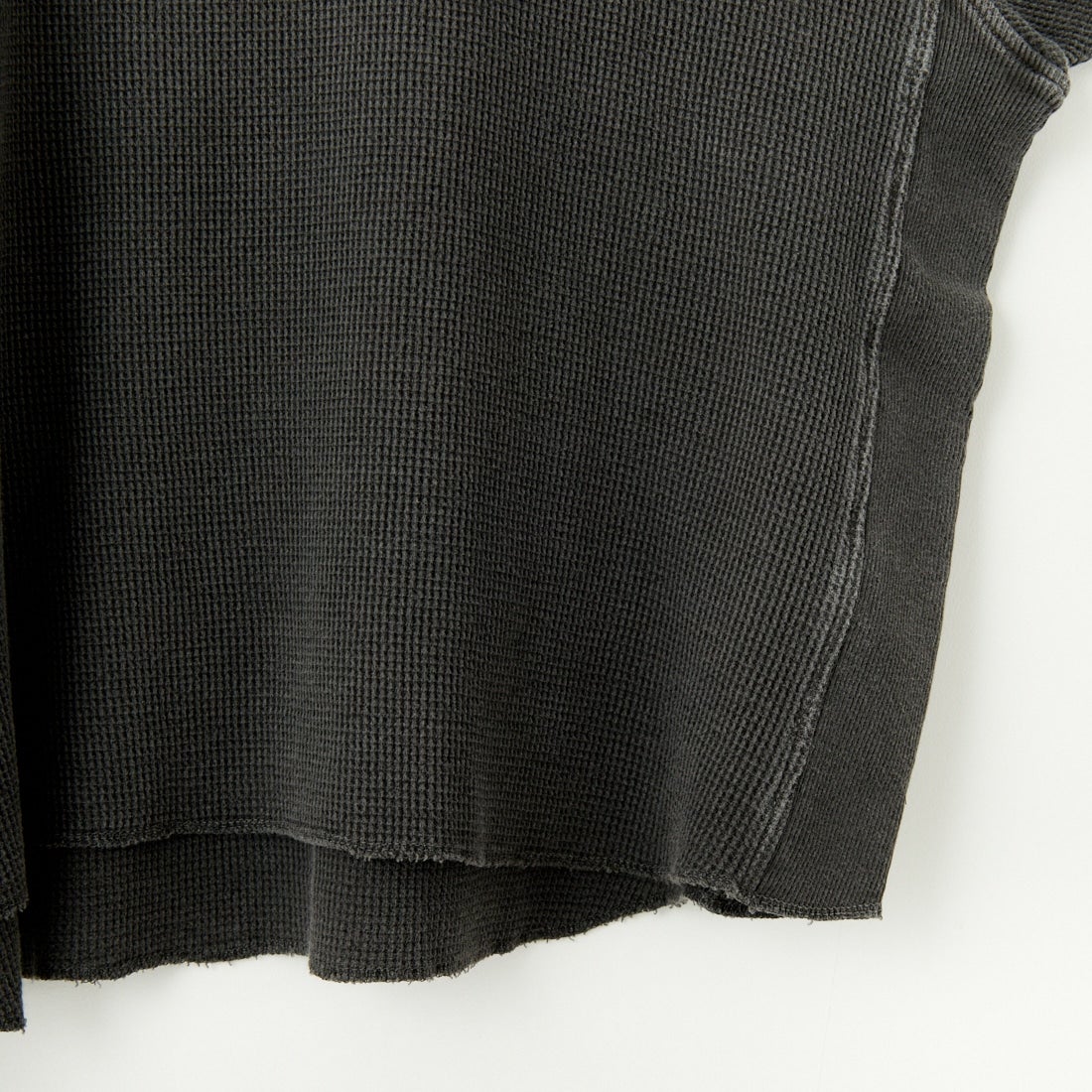 ESTROISLOSE [エストゥロワルーズ] ワッフルピグメント加工 プルオーバー [EC25110] 88 CHARCOA