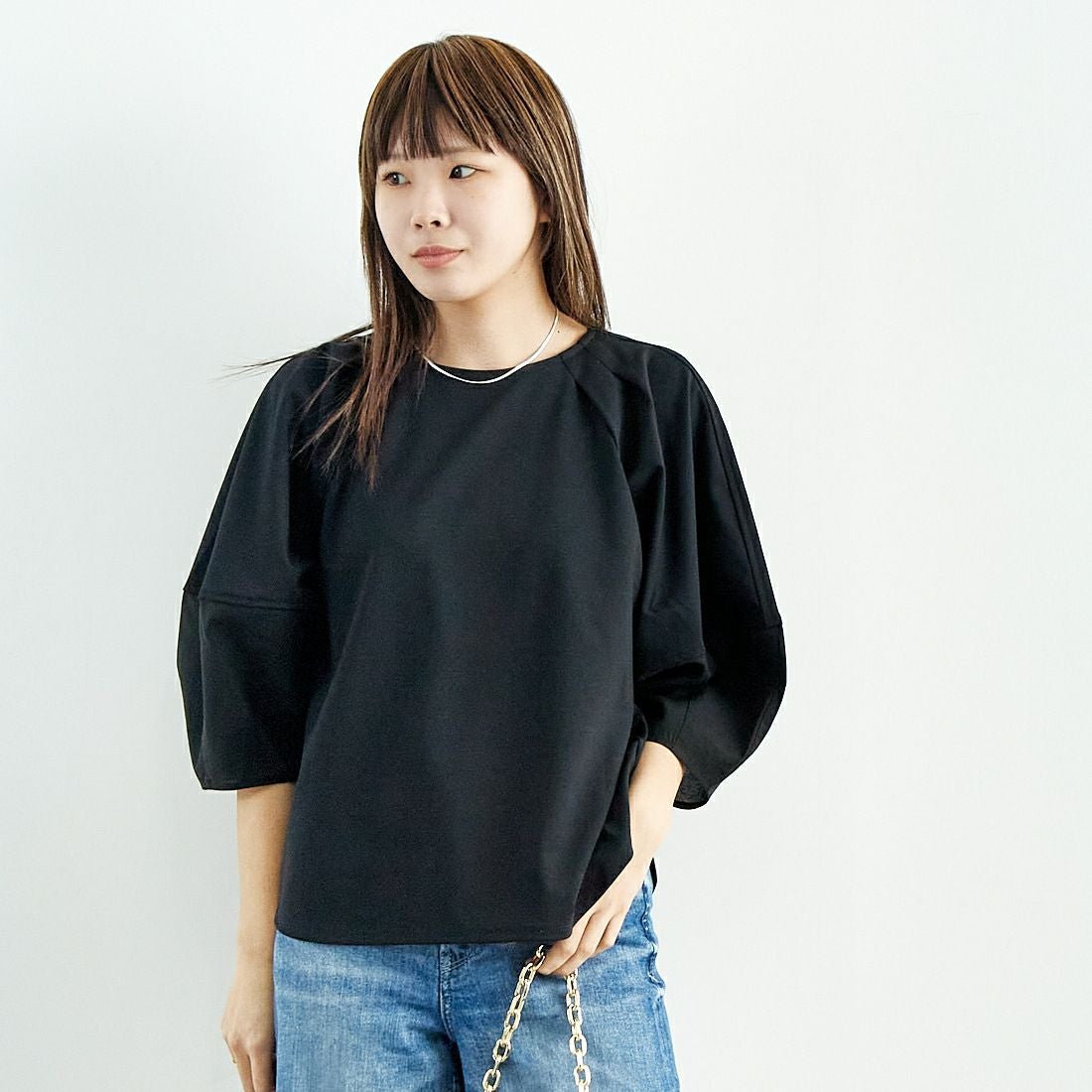 MICA&DEAL [マイカアンドディール] シアースリーブプルオーバー [0125109041] BLACK &&モデル身長：167cm 着用サイズ：F&&