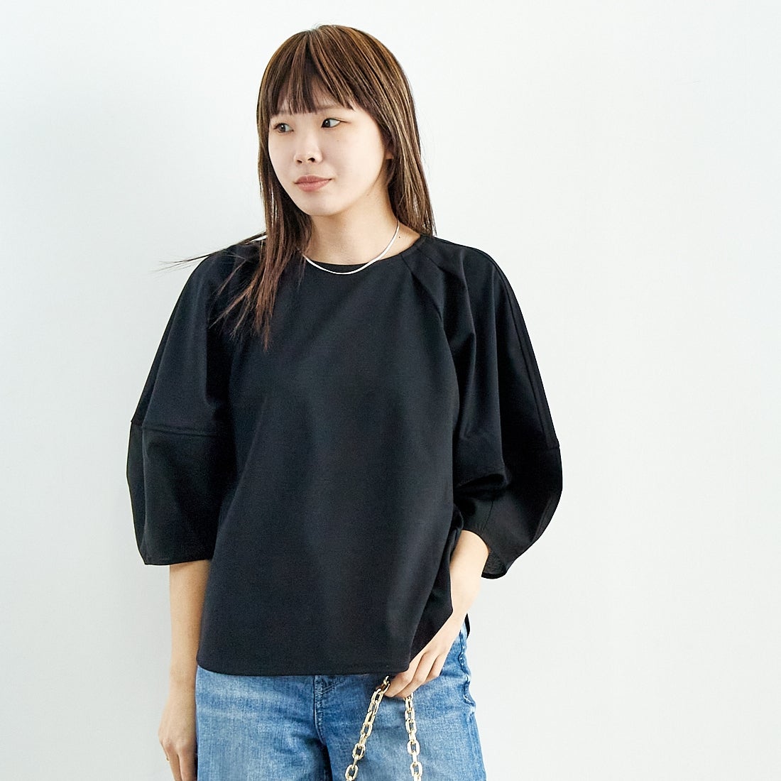 MICA&DEAL [マイカアンドディール] シアースリーブプルオーバー [0125109041] BLACK &&モデル身長：167cm 着用サイズ：F&&