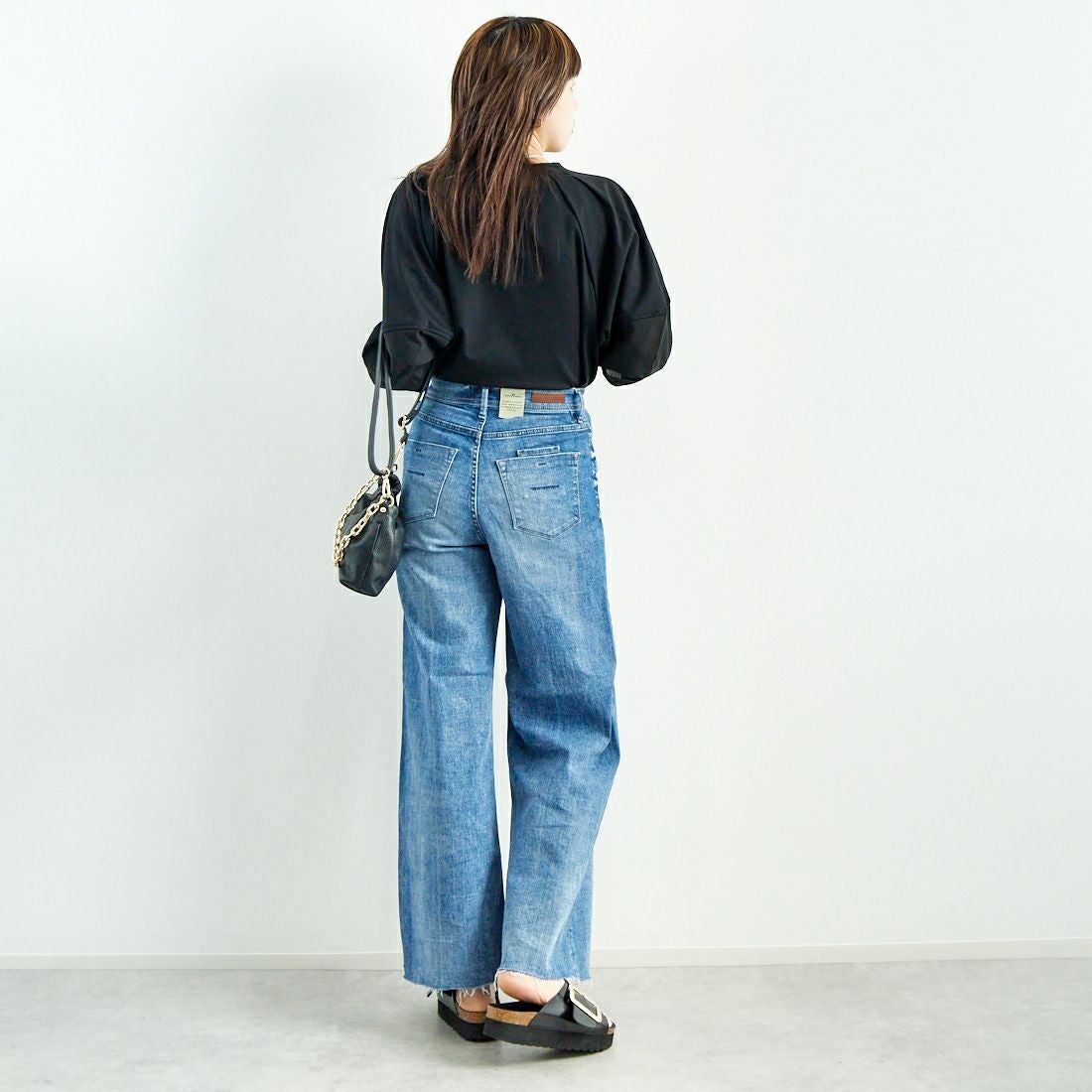 MICA&DEAL [マイカアンドディール] シアースリーブプルオーバー [0125109041] BLACK &&モデル身長：167cm 着用サイズ：F&&