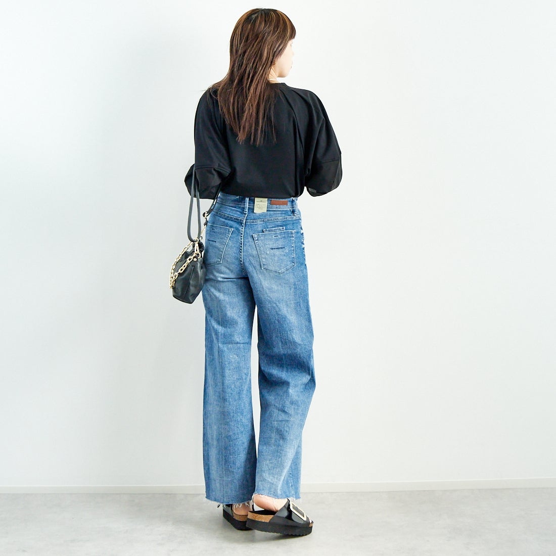 MICA&DEAL [マイカアンドディール] シアースリーブプルオーバー [0125109041] BLACK &&モデル身長：167cm 着用サイズ：F&&