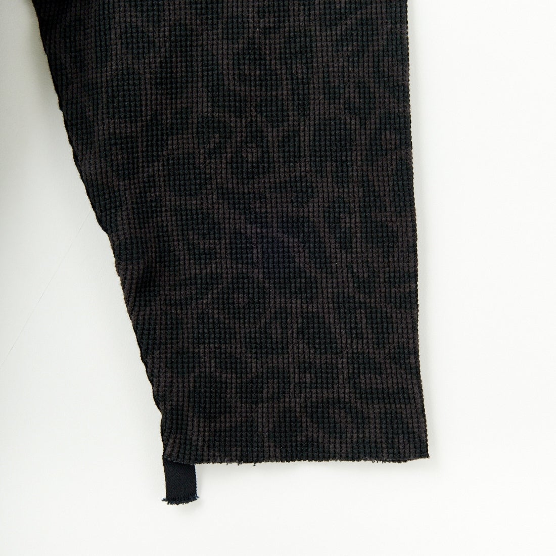 レオパードワッフルテープド ルーズスリーブTシャツ CHARCOAL