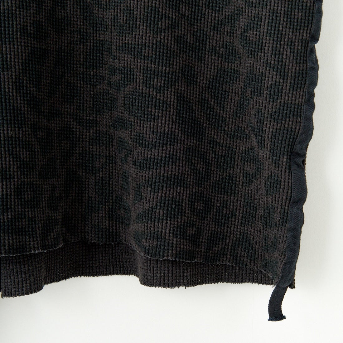 レオパードワッフルテープド ルーズスリーブTシャツ CHARCOAL