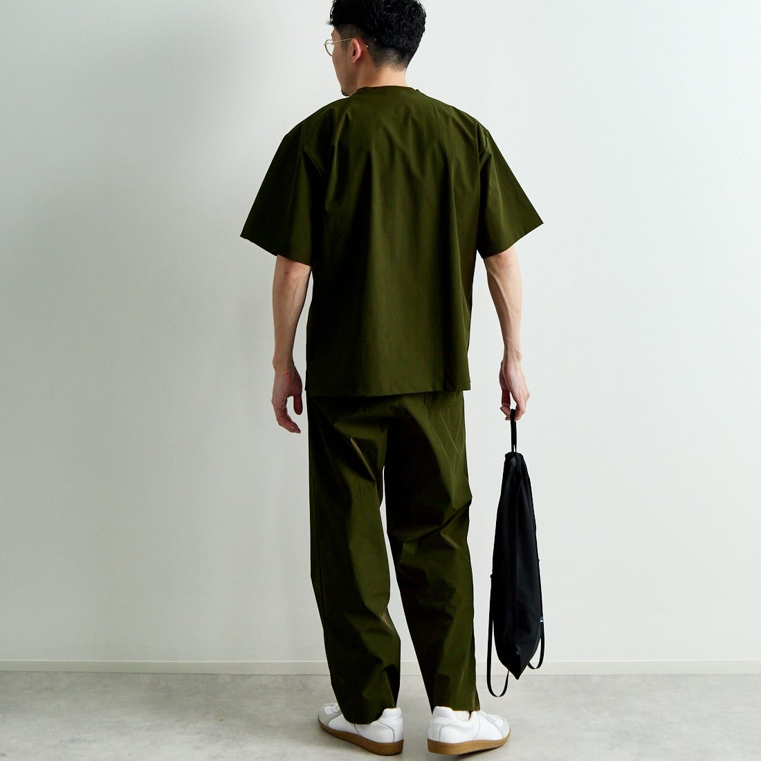 THOUSAND MILE [サウザンド マイル] ショートスリーブTシャツ&パンツ 3Pセットアップ [TM251NP00011] OLIVE &&モデル身長：168cm 着用サイズ：M&&