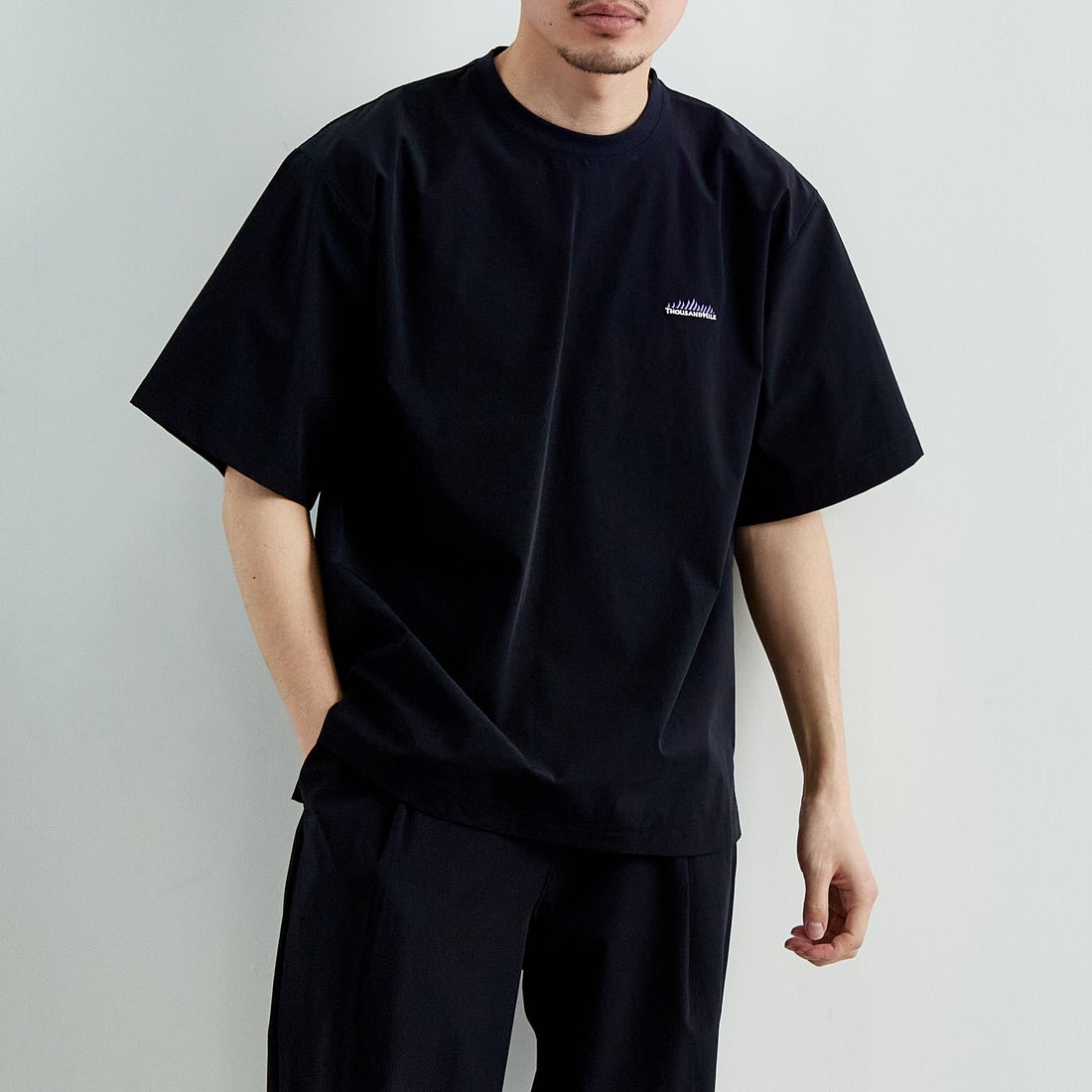 THOUSAND MILE [サウザンド マイル] ショートスリーブTシャツ&パンツ 3Pセットアップ [TM251NP00011] NAVY &&モデル身長：168cm 着用サイズ：M&&