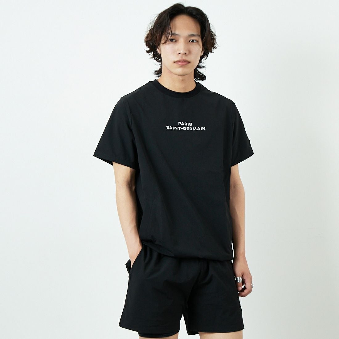 PARIS SAINT-GERMAN [パリ・サンジェルマン] ストレッチウーブン ショートスリーブTシャツ [PS2125SS0002] BLACK &&モデル身長：179cm 着用サイズ：M&&