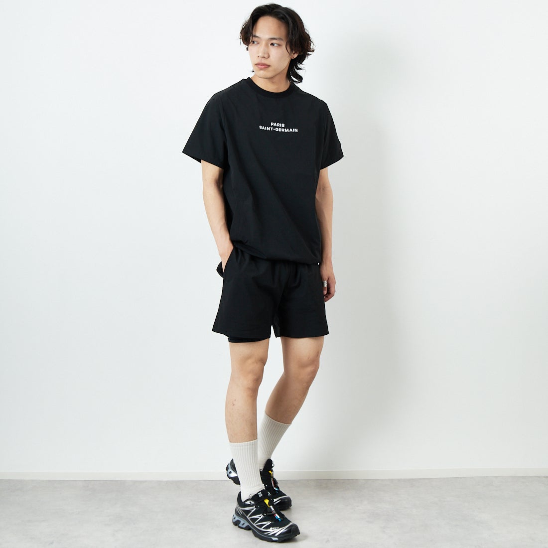 PARIS SAINT-GERMAN [パリ・サンジェルマン] ストレッチウーブン ショートスリーブTシャツ [PS2125SS0002] BLACK &&モデル身長：179cm 着用サイズ：M&&