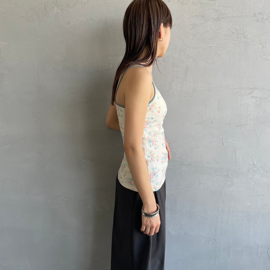 JE MORGAN [ジェイイーモーガン] 別注 TCワッフルカップ付きキャミソール [JF786-29S-JF] NAT/FANCY &&モデル身長：167cm 着用サイズ：F&&