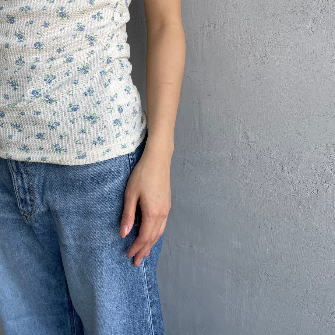 JE MORGAN [ジェイイーモーガン] 別注 TCワッフルカップ付きキャミソール [JF786-29S-JF] NAT/BLUE &&モデル身長：167cm 着用サイズ：F&&