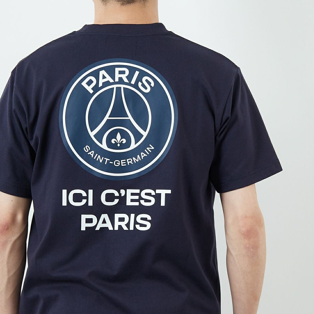 PARIS SAINT-GERMAN [パリ・サンジェルマン] PSGロゴ バックプリントTシャツ [PS0125SS0004] NAVY &&モデル身長：168cm 着用サイズ：M&&