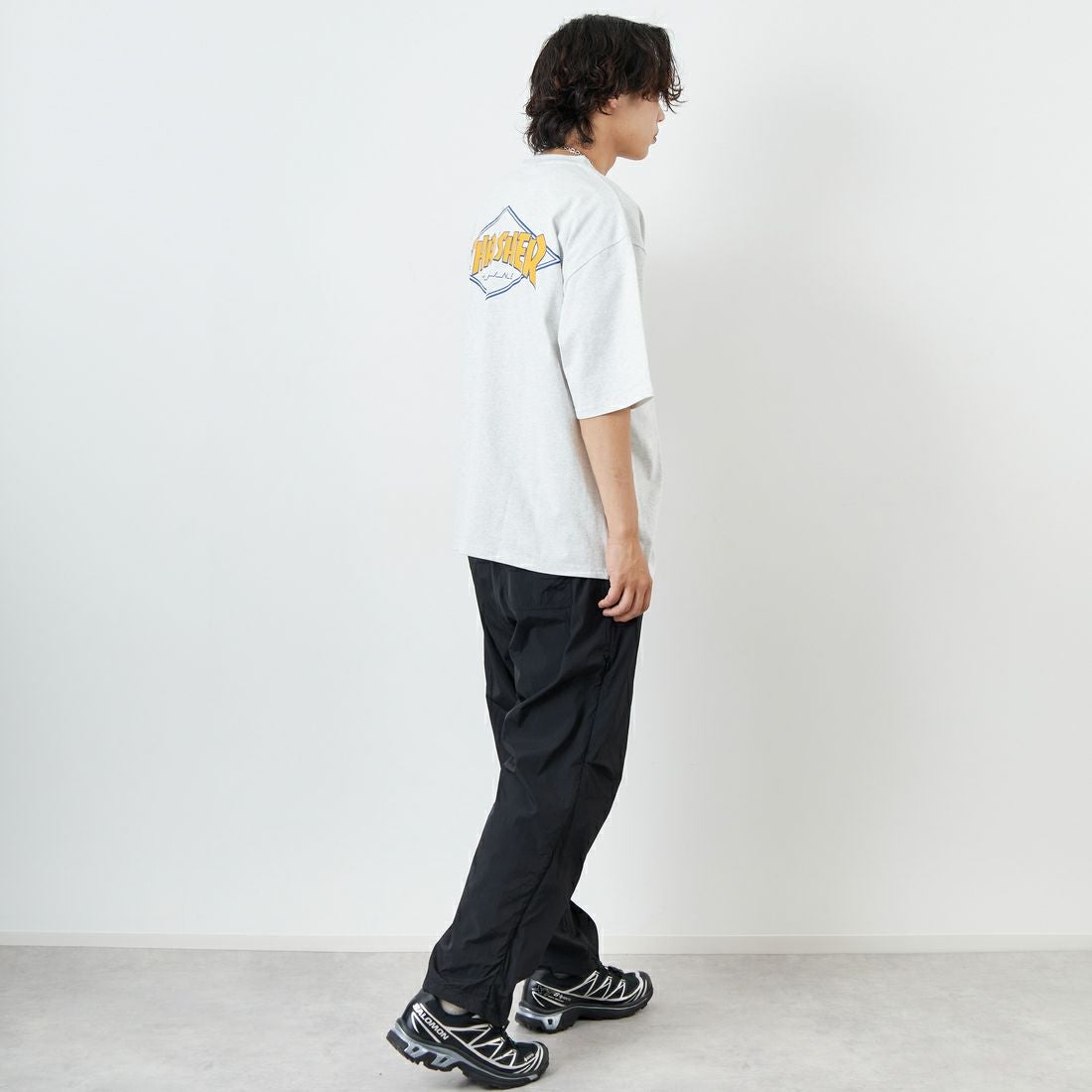 THRASHER [スラッシャー] ダイアモンド ロゴ ショートスリーブTシャツ [TH24SU04] A.GRY &&モデル身長：179cm 着用サイズ：L&&