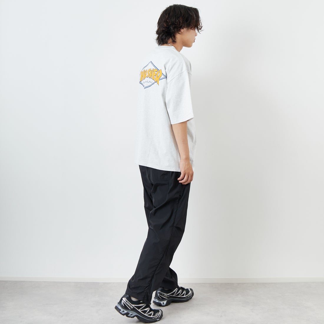 THRASHER [スラッシャー] ダイアモンド ロゴ ショートスリーブTシャツ [TH24SU04] A.GRY &&モデル身長：179cm 着用サイズ：L&&
