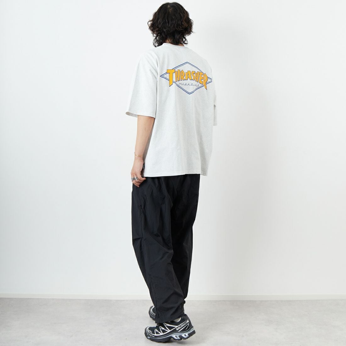 THRASHER [スラッシャー] ダイアモンド ロゴ ショートスリーブTシャツ [TH24SU04] A.GRY &&モデル身長：179cm 着用サイズ：L&&