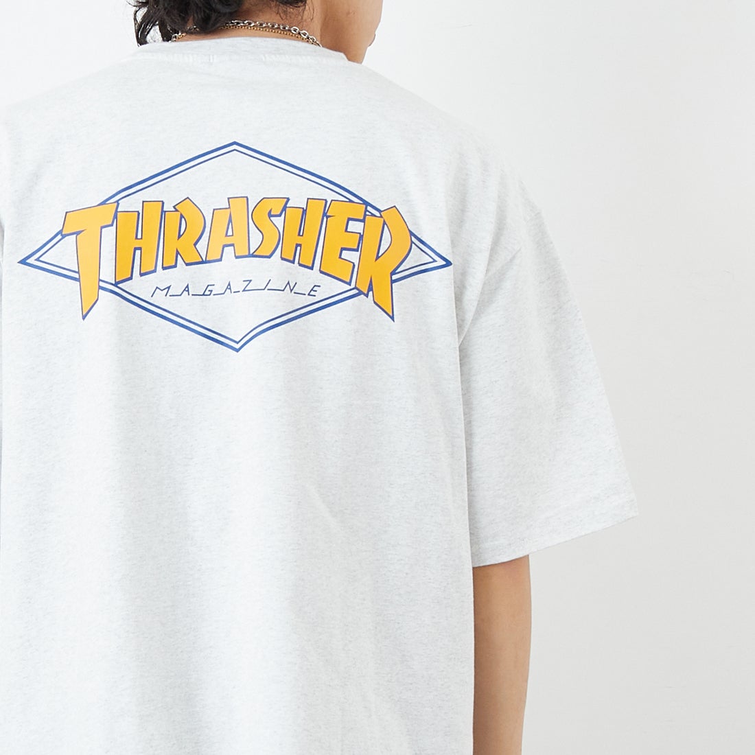 THRASHER [スラッシャー] ダイアモンド ロゴ ショートスリーブTシャツ [TH24SU04] A.GRY &&モデル身長：179cm 着用サイズ：L&&