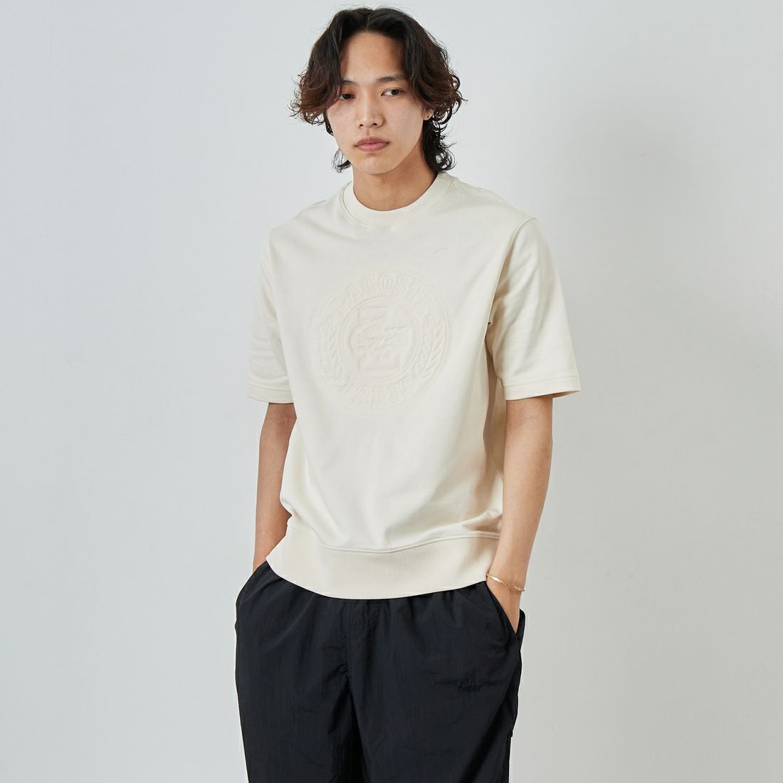LACOSTE [ラコステ] ロゴ刺繍ショートスリーブスウェット [SH6418] XFJ ECRU &&モデル身長：179cm 着用サイズ：3&&