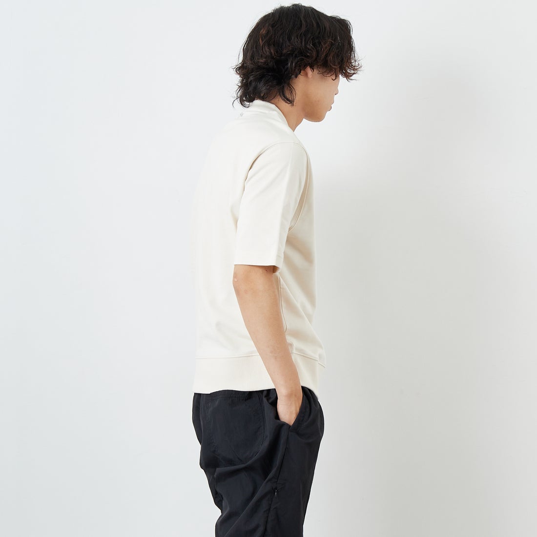 LACOSTE [ラコステ] ロゴ刺繍ショートスリーブスウェット [SH6418] XFJ ECRU &&モデル身長：179cm 着用サイズ：3&&