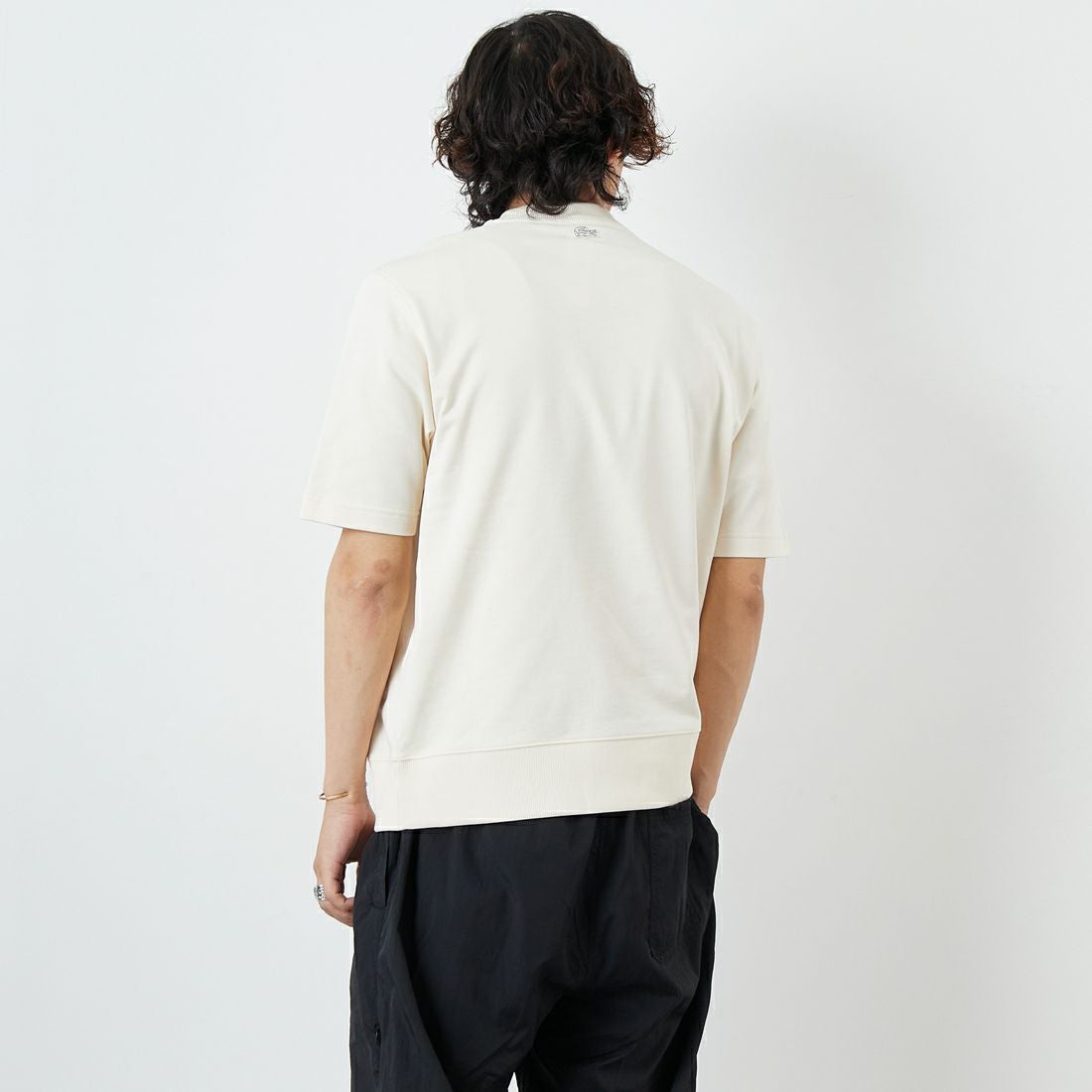 LACOSTE [ラコステ] ロゴ刺繍ショートスリーブスウェット [SH6418] XFJ ECRU &&モデル身長：179cm 着用サイズ：3&&