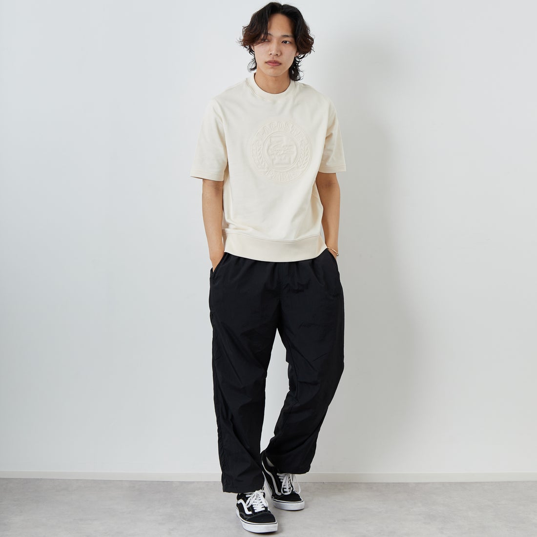 LACOSTE [ラコステ] ロゴ刺繍ショートスリーブスウェット [SH6418] XFJ ECRU &&モデル身長：179cm 着用サイズ：3&&