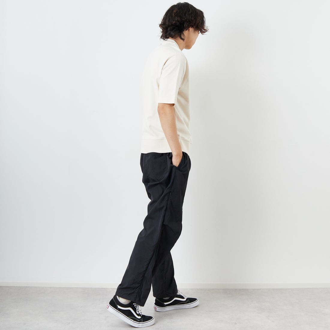 LACOSTE [ラコステ] ロゴ刺繍ショートスリーブスウェット [SH6418] XFJ ECRU &&モデル身長：179cm 着用サイズ：3&&